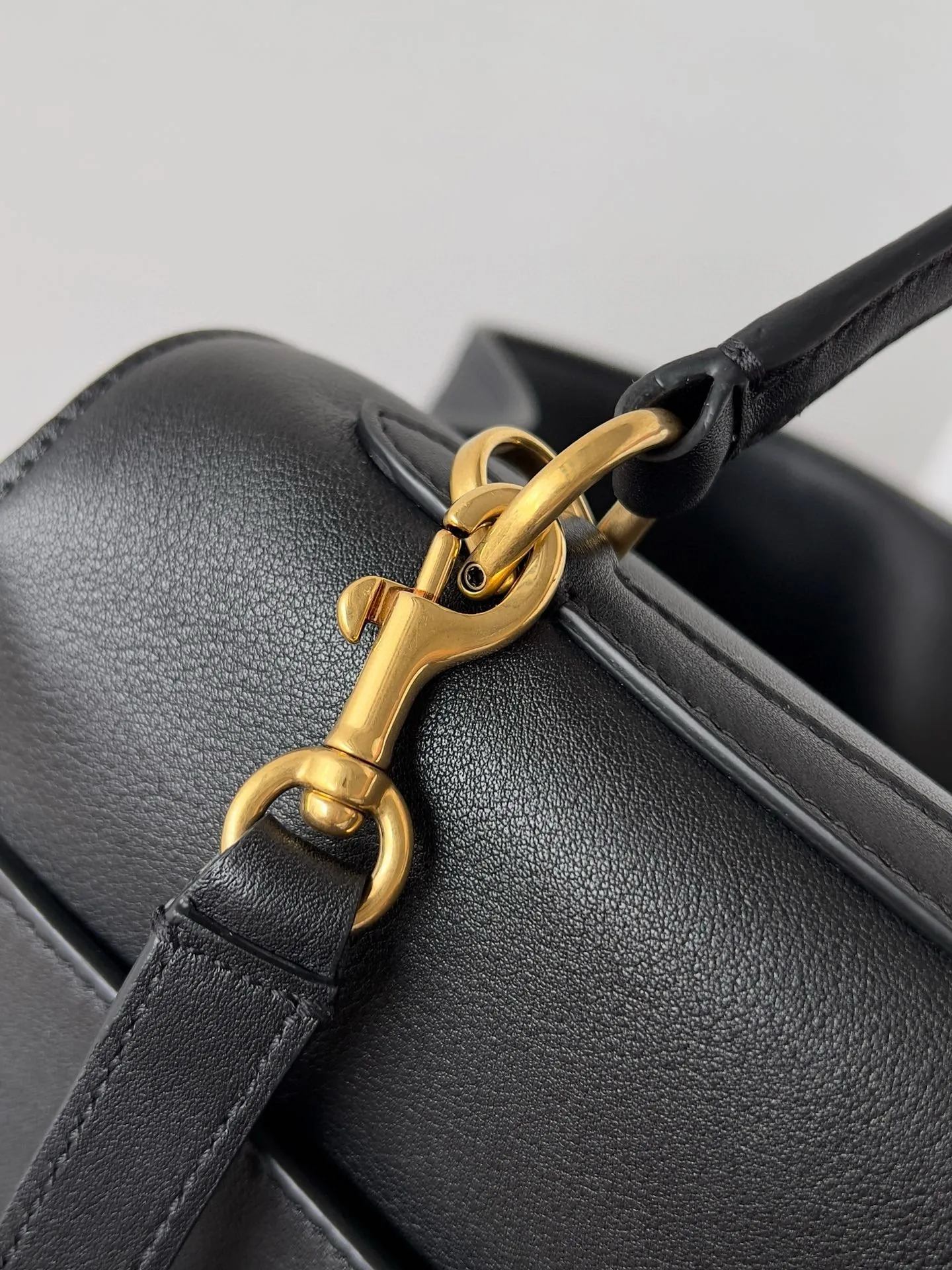 Affordable Bag Veneta Exceptional value Gold Balencia Bottega Calfskin Tote Black Hardware