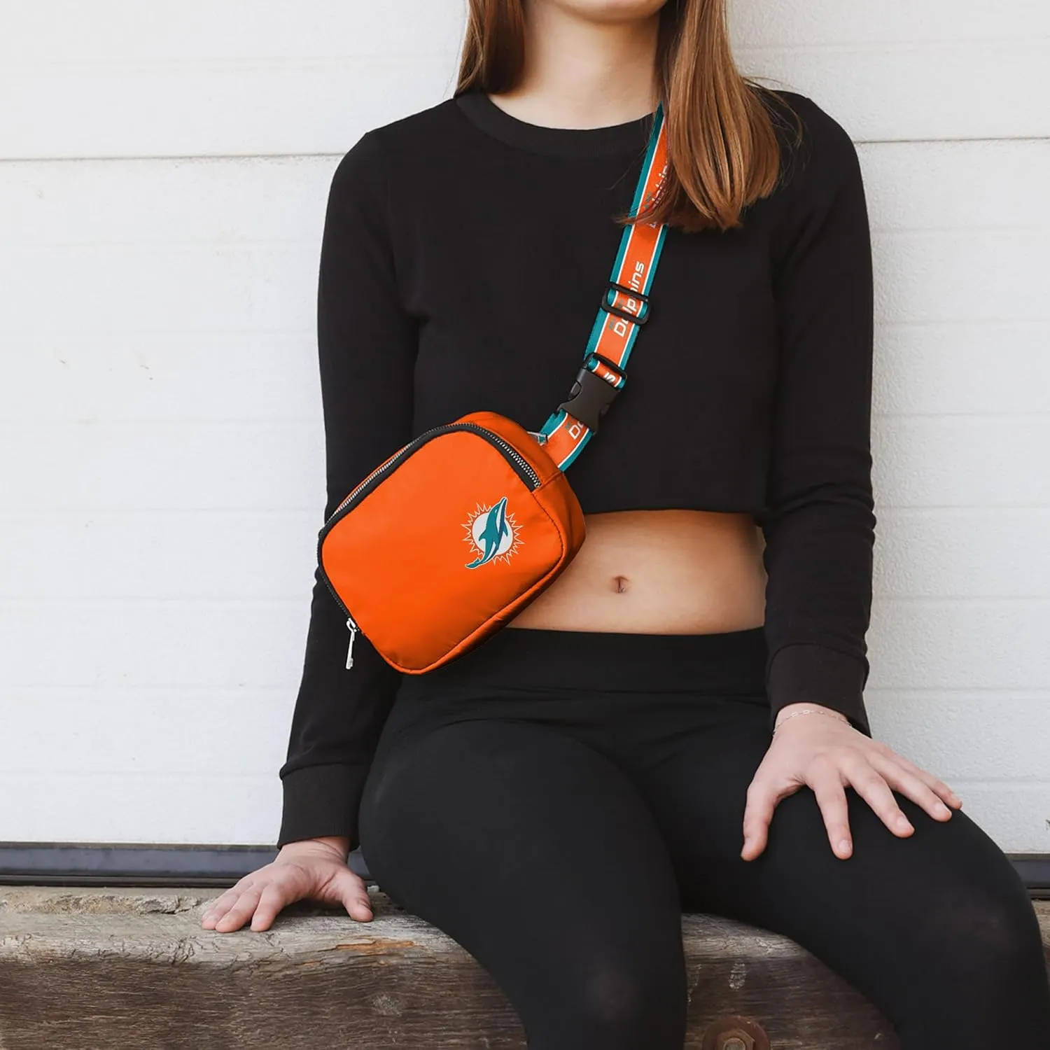 FOCO NFL Unisex-Adult NFL Team Color Wordmark Crossbody Belt Bag