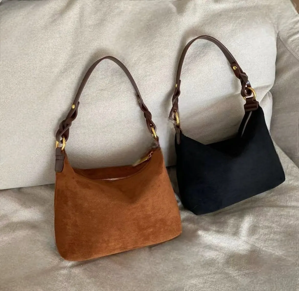 GISELLE HOBO BAG