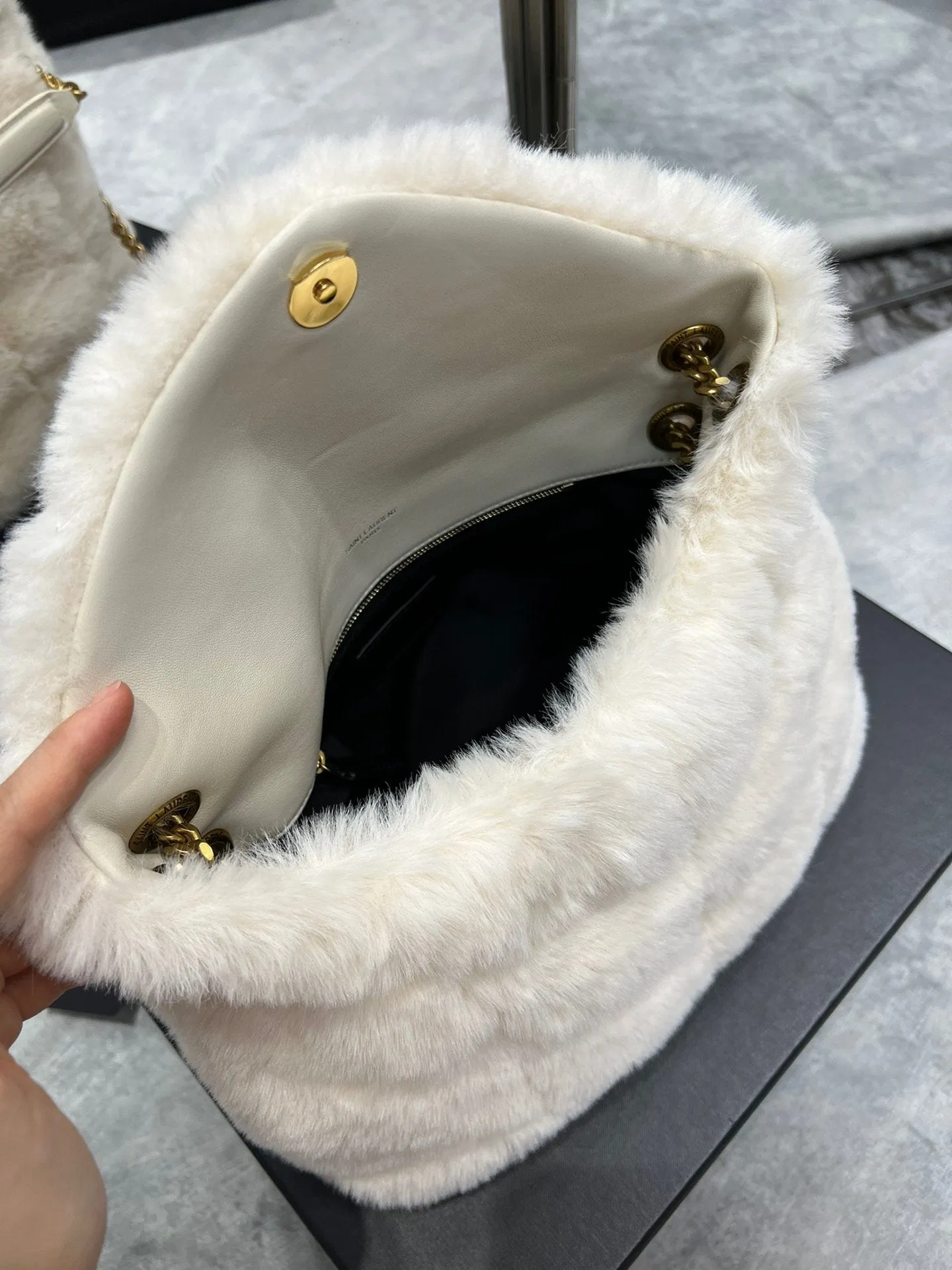 Great price drop Mini Clean lines Pearl Winter Lune ESMEE