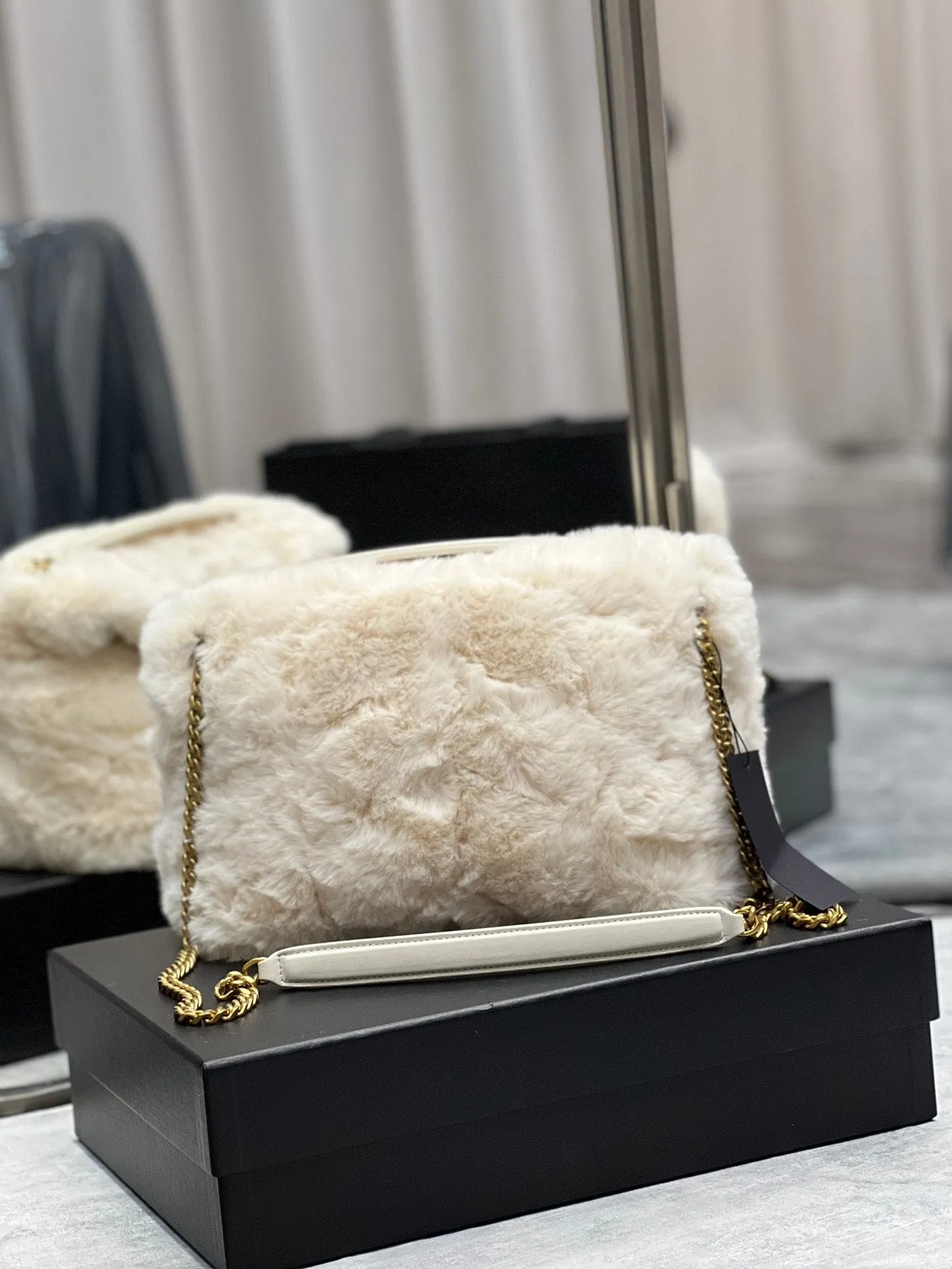 Great price drop Mini Clean lines Pearl Winter Lune ESMEE