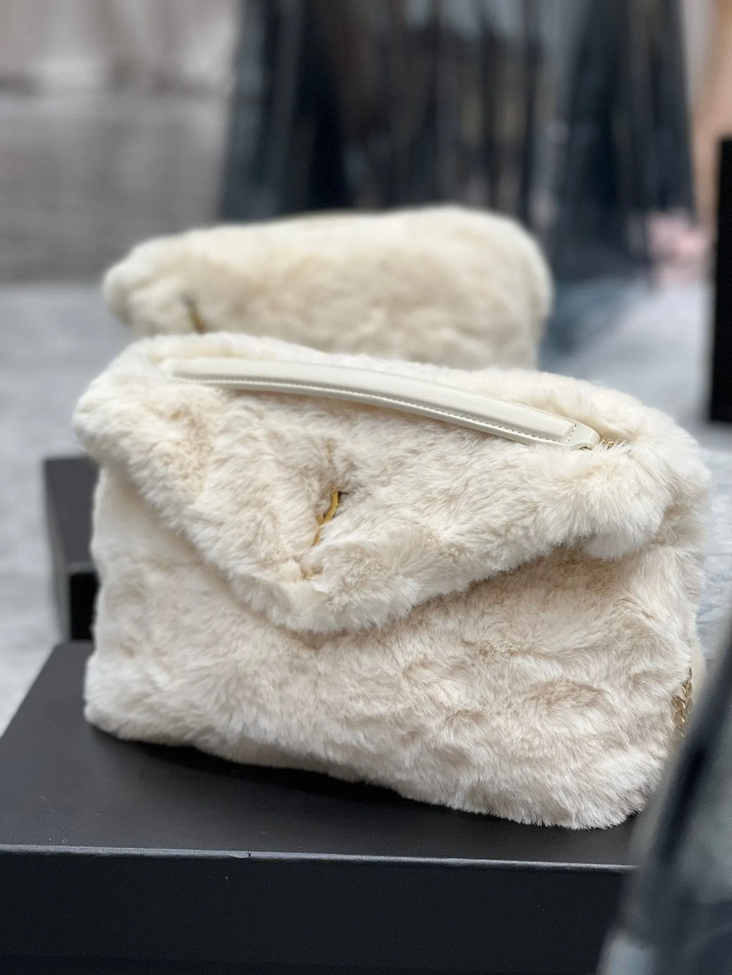 Great price drop Mini Clean lines Pearl Winter Lune ESMEE