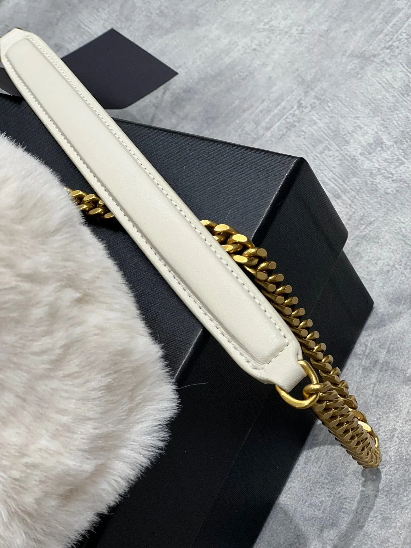 Great price drop Mini Clean lines Pearl Winter Lune ESMEE