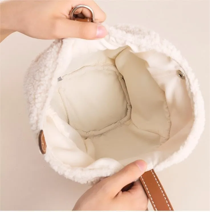 Lamb's wool handbag new senior sense of handbag fashion versatile bucket bag retro cosmetic bag Brown