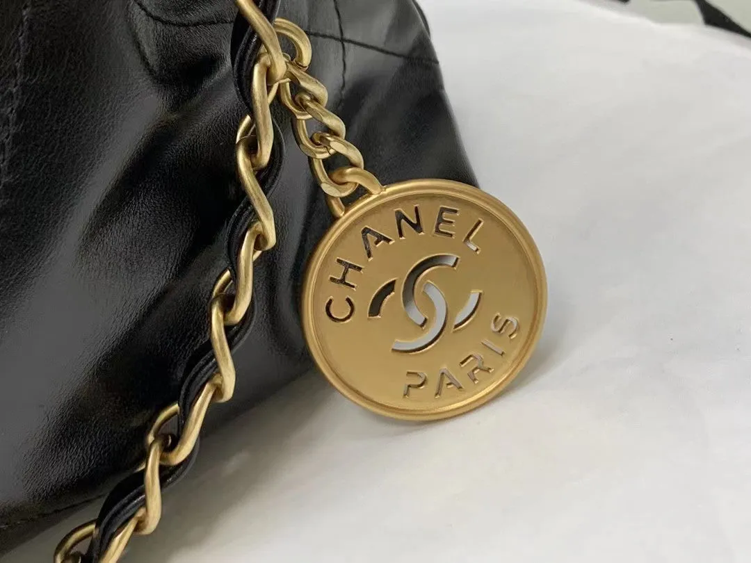 LAMBSKIN BLACK HARDWARE High-tech HOBO 22 CHANEL End-of-season BAG GOLD