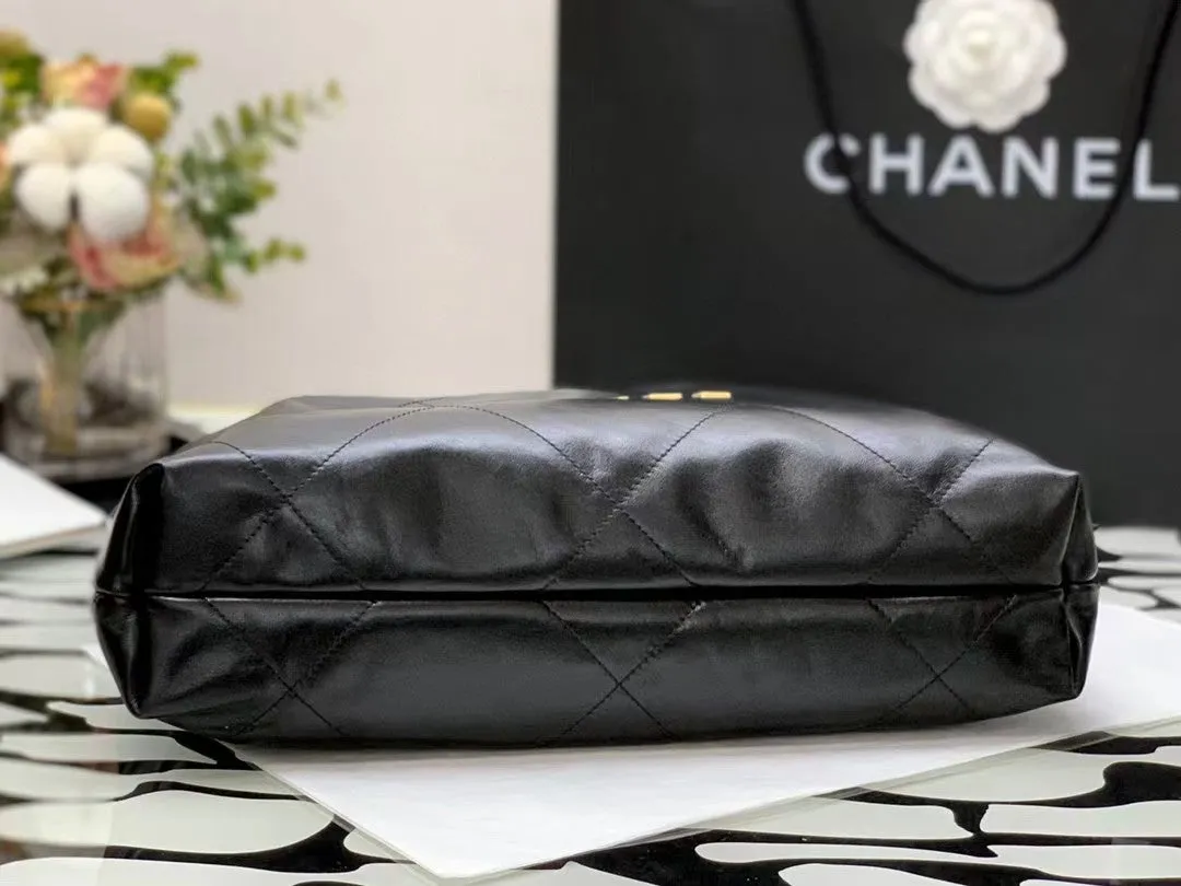 LAMBSKIN BLACK HARDWARE High-tech HOBO 22 CHANEL End-of-season BAG GOLD