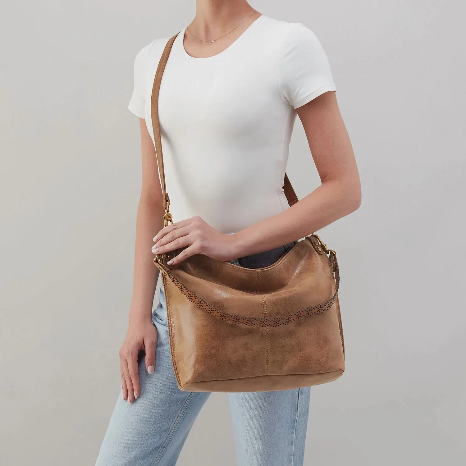 Pier Shoulder Bag In Whiskey