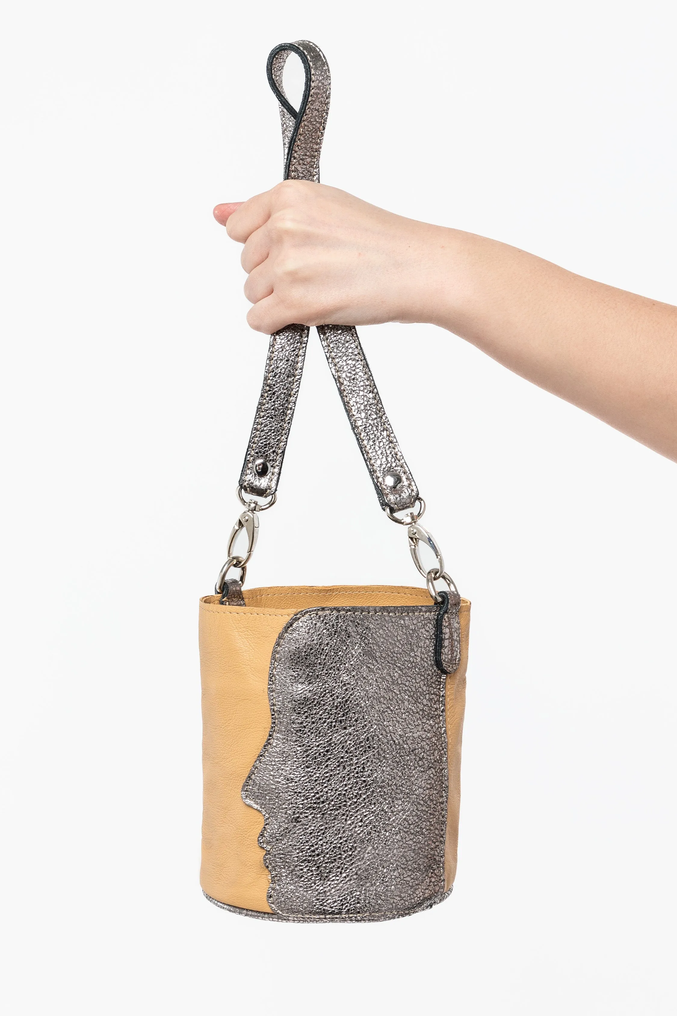 RLH3484 - Silhouette Bucket Tote