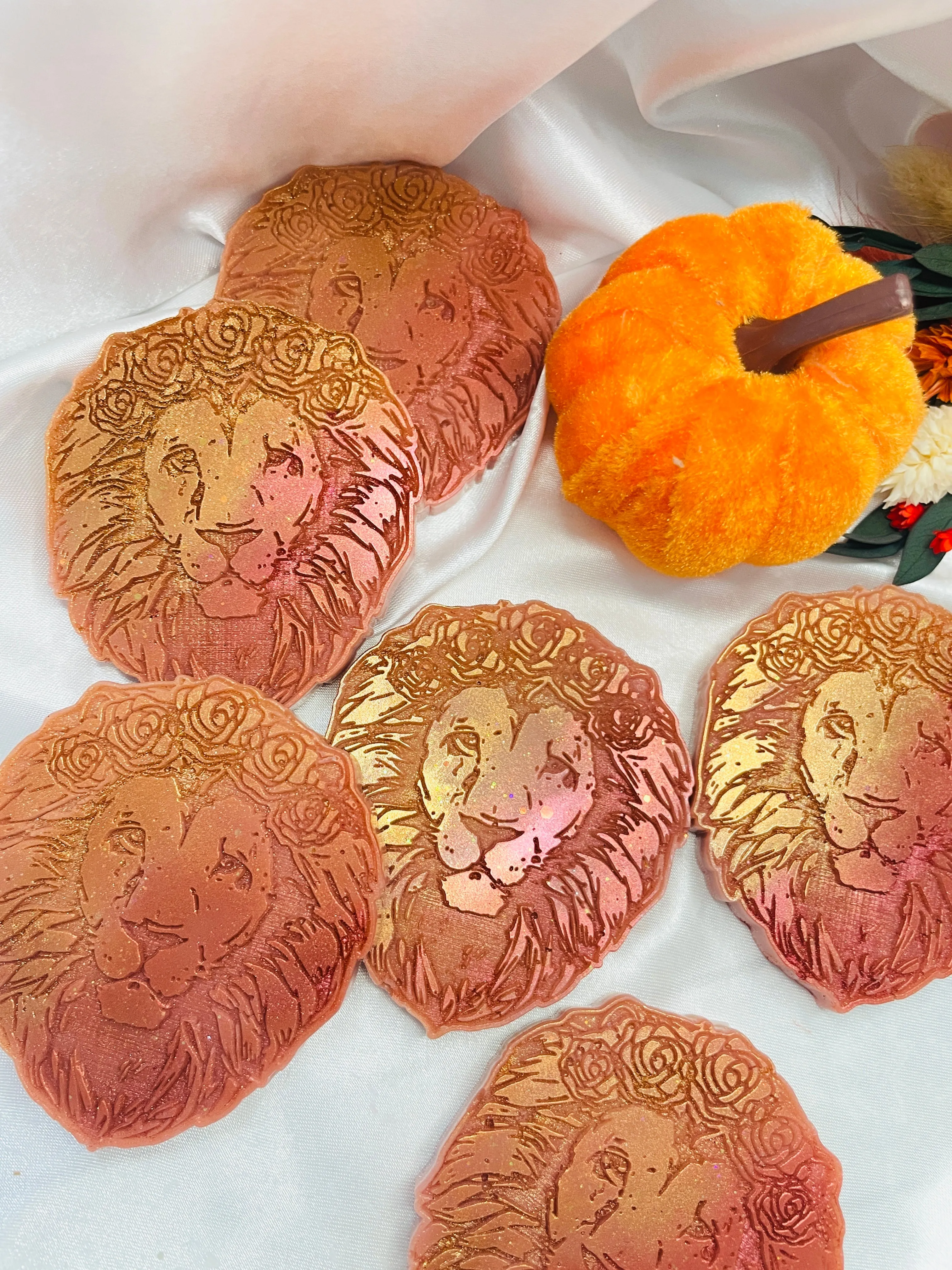 Sunkissed Raisins & Autumn Leaves 'Signature Lion'