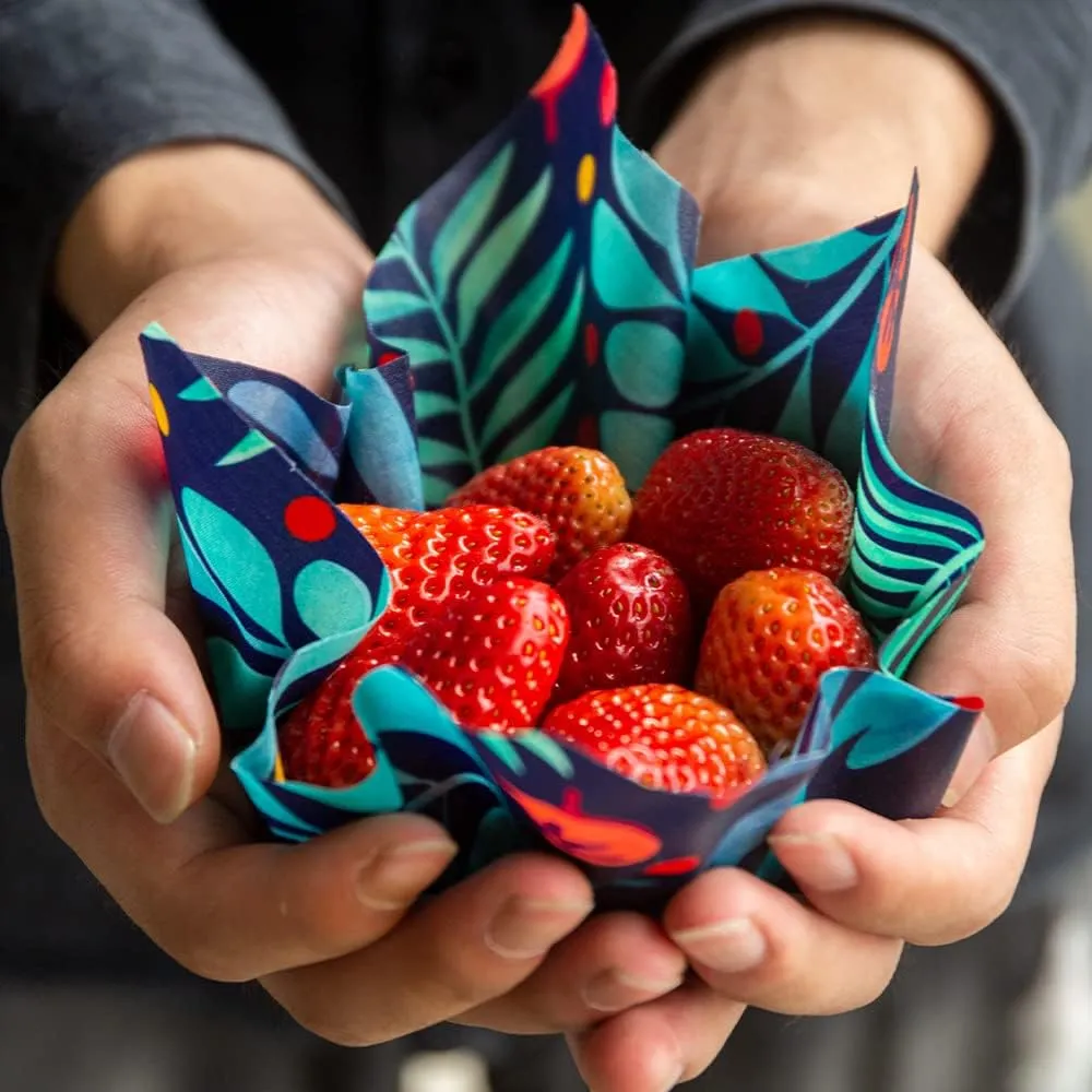 Zelten Beeswax Reusable Food Wraps - (6 Packs, 3 Sizes S,M,L, with 1 Meter Hemp Rope, Two Buttons) Plastic and Silicone Free, Eco-friendly Wrap, Wax Paper for Food,Strawberry